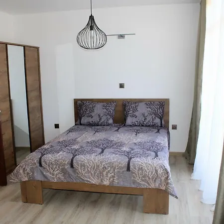 Apartment студио в комплекс нестинарка