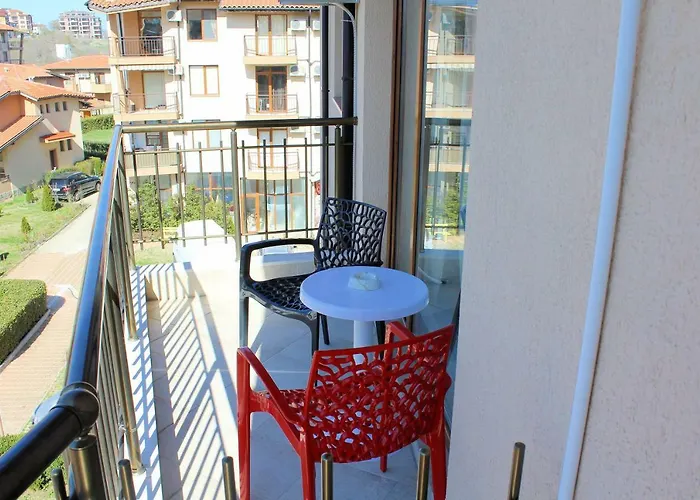 Apartment студио в комплекс нестинарка